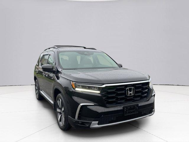 2023 Honda Pilot Vehicle Photo in LEOMINSTER, MA 01453-2952