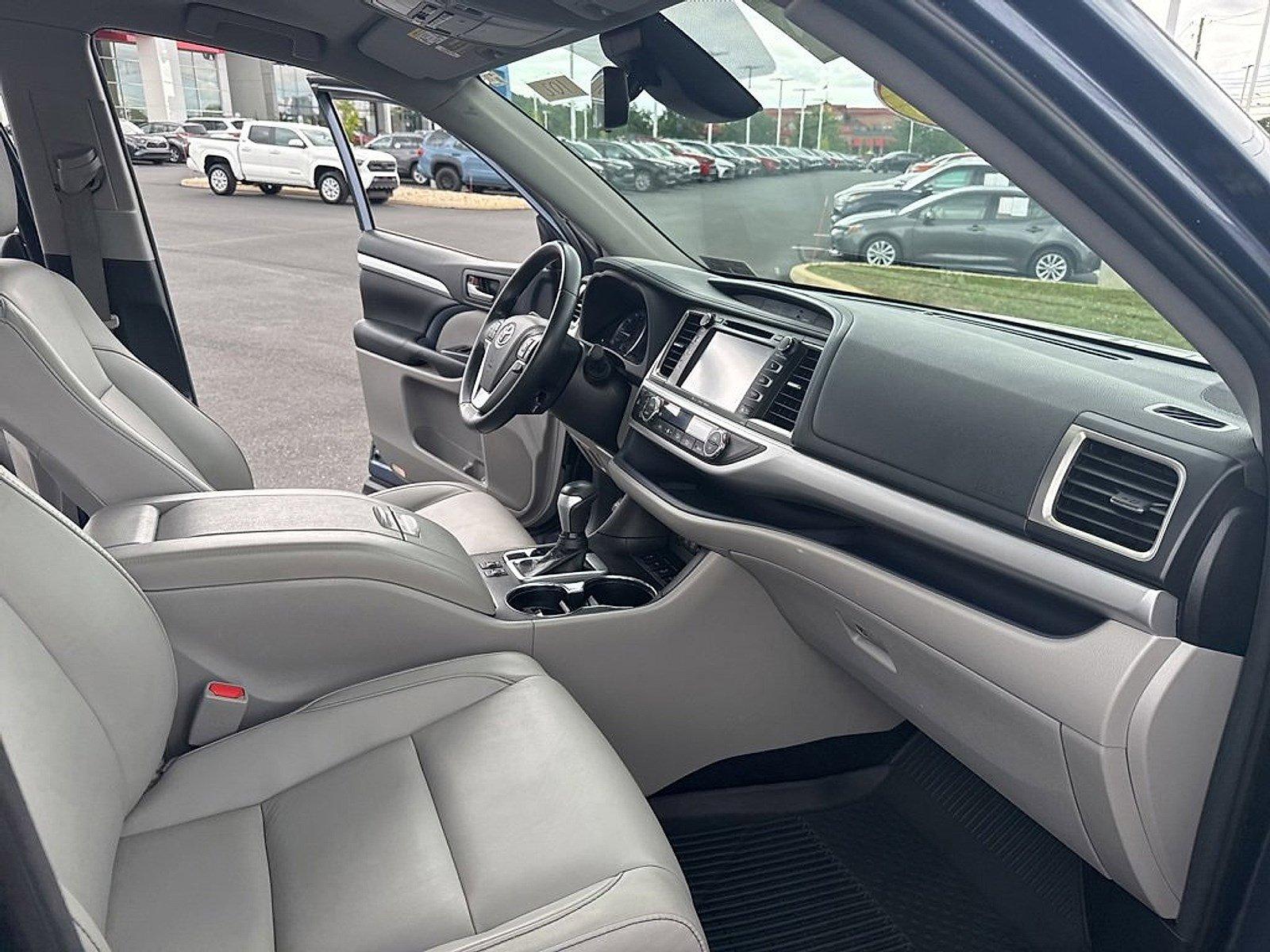 2018 Toyota Highlander Vehicle Photo in Harrisburg, PA 17111