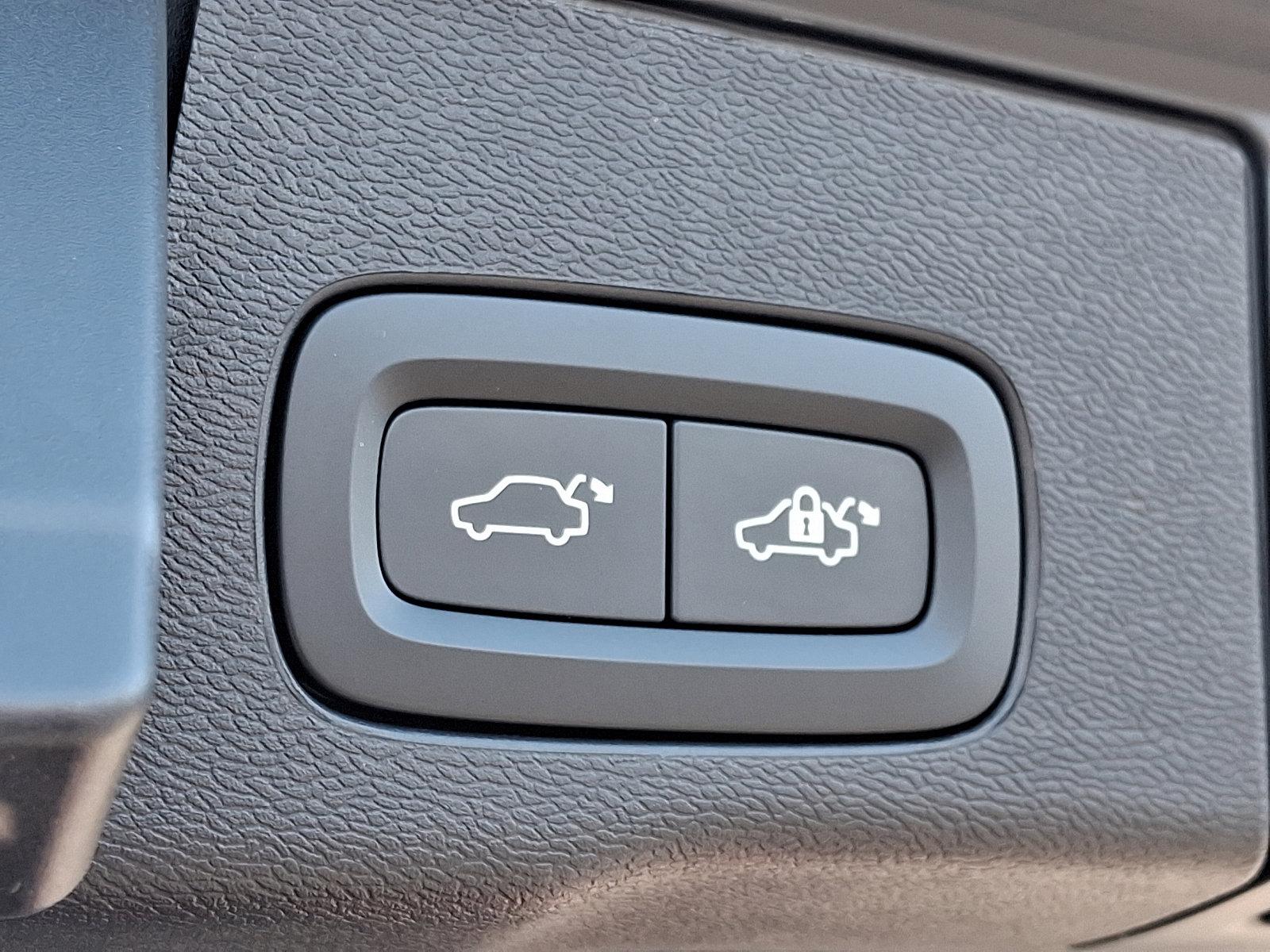 2023 Volvo XC60 Vehicle Photo in Trevose, PA 19053
