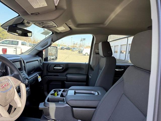 2025 GMC Sierra 3500HD Vehicle Photo in CHICOPEE, MA 01020-5001