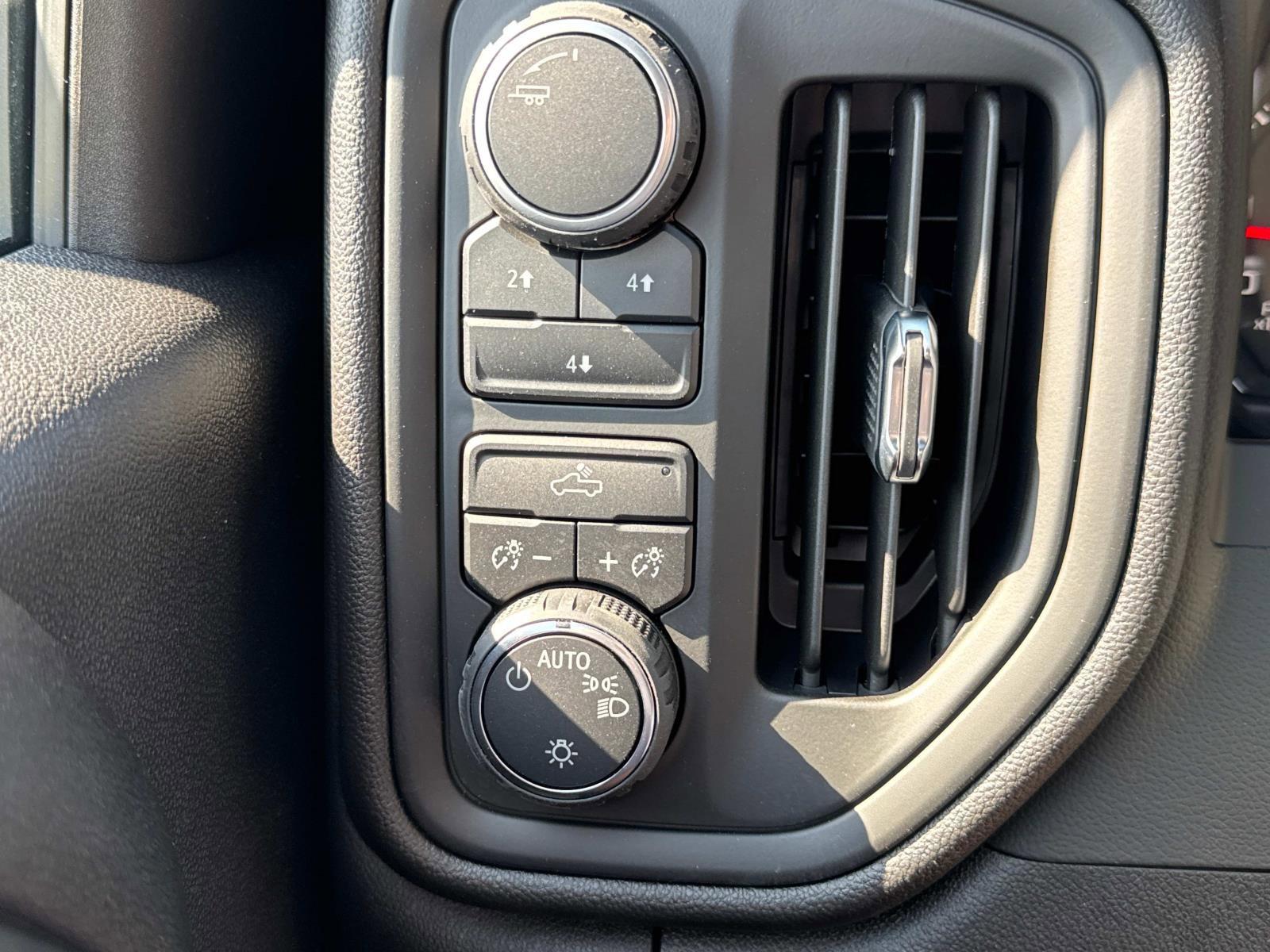 2025 Chevrolet Silverado 2500 HD Vehicle Photo in LOS ANGELES, CA 90007-3794