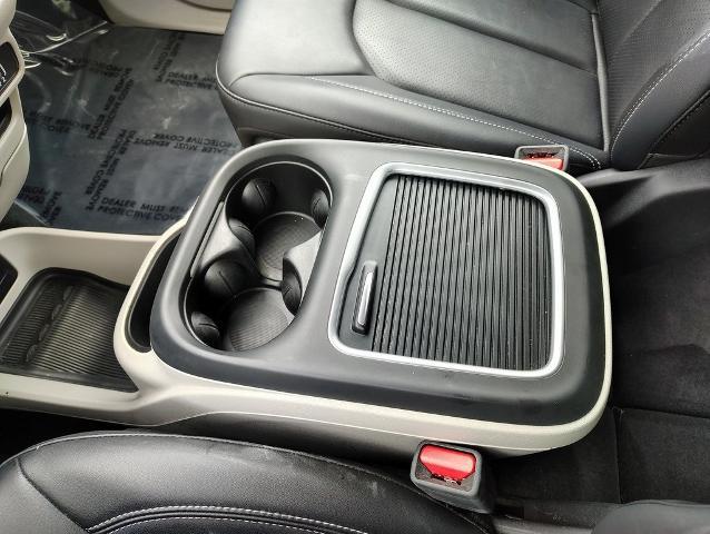 2024 Chrysler Pacifica Vehicle Photo in GREEN BAY, WI 54304-5303