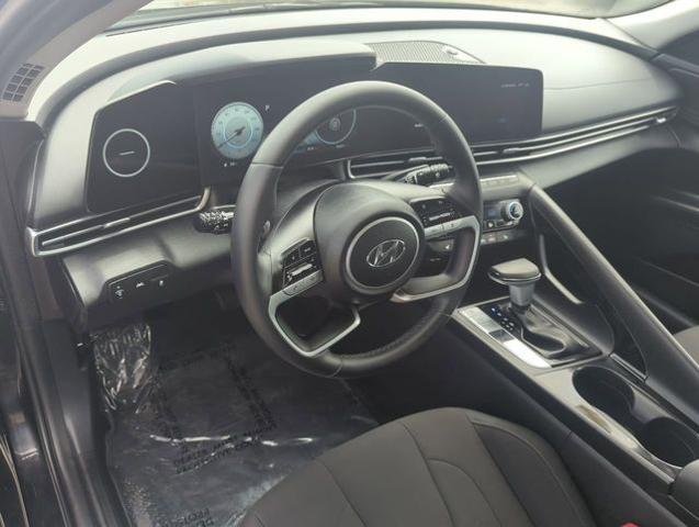 2023 Hyundai ELANTRA Vehicle Photo in Merrillville, IN 46410