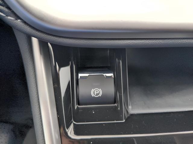 2025 Subaru Outback Vehicle Photo in Green Bay, WI 54304