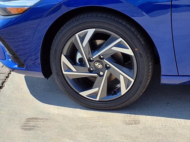 2025 Hyundai ELANTRA Vehicle Photo in Peoria, IL 61615