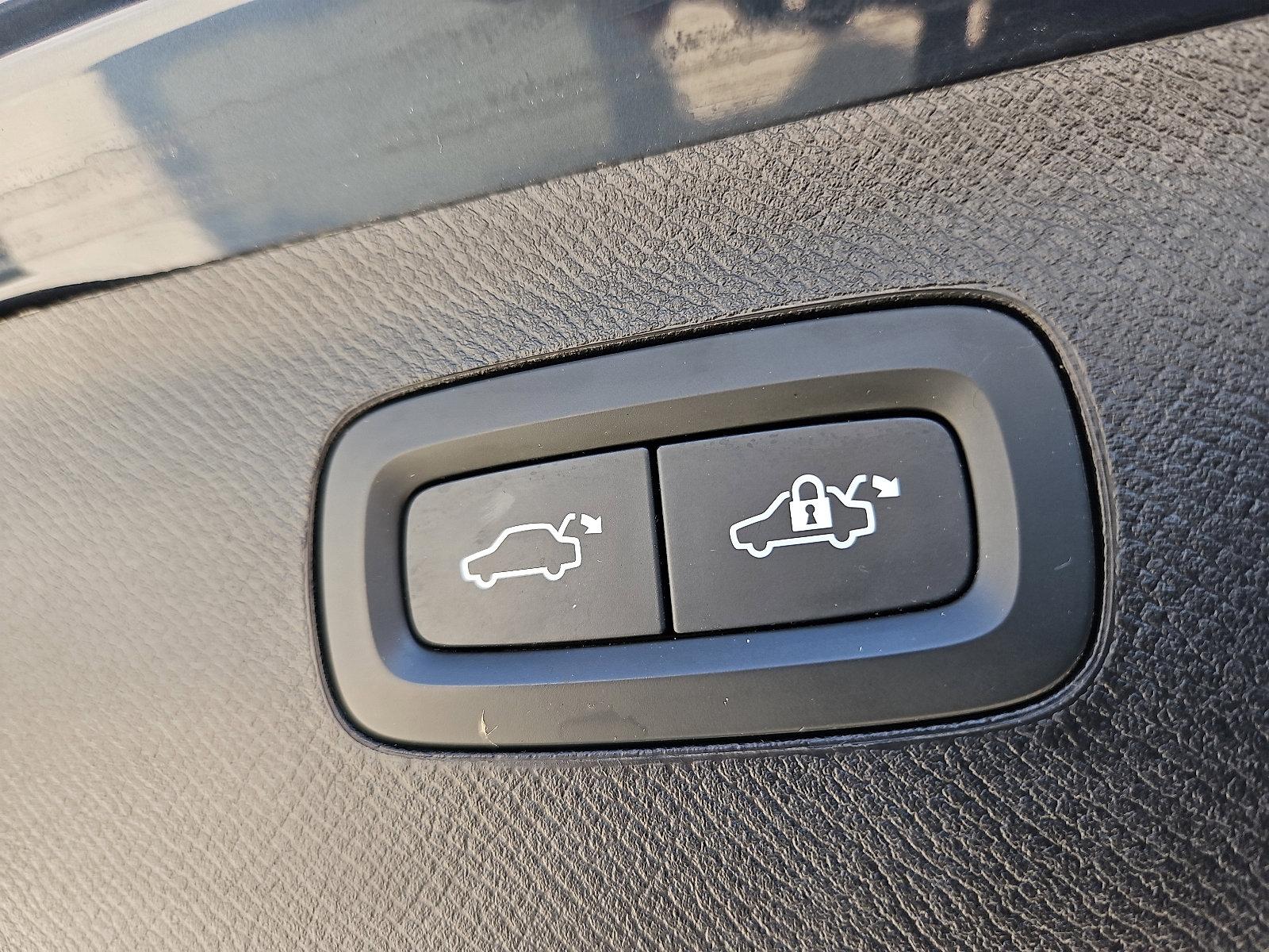2024 Volvo XC90 Vehicle Photo in Trevose, PA 19053