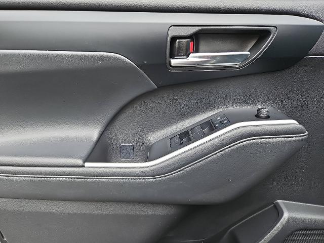 2021 Toyota Highlander Vehicle Photo in TREVOSE, PA 19053-4984