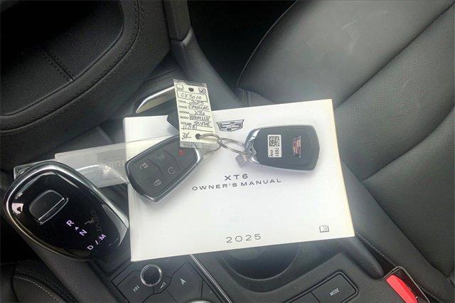 2025 Cadillac XT6 Vehicle Photo in KANSAS CITY, MO 64114-4545