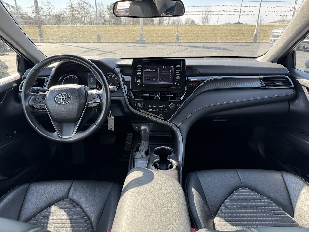 2022 Toyota Camry Vehicle Photo in BOONVILLE, IN 47601-9633