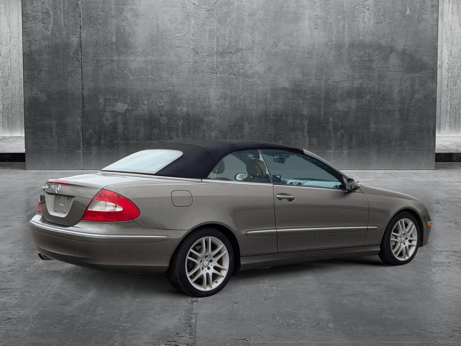 2009 Mercedes-Benz CLK-Class Vehicle Photo in St. Petersburg, FL 33713