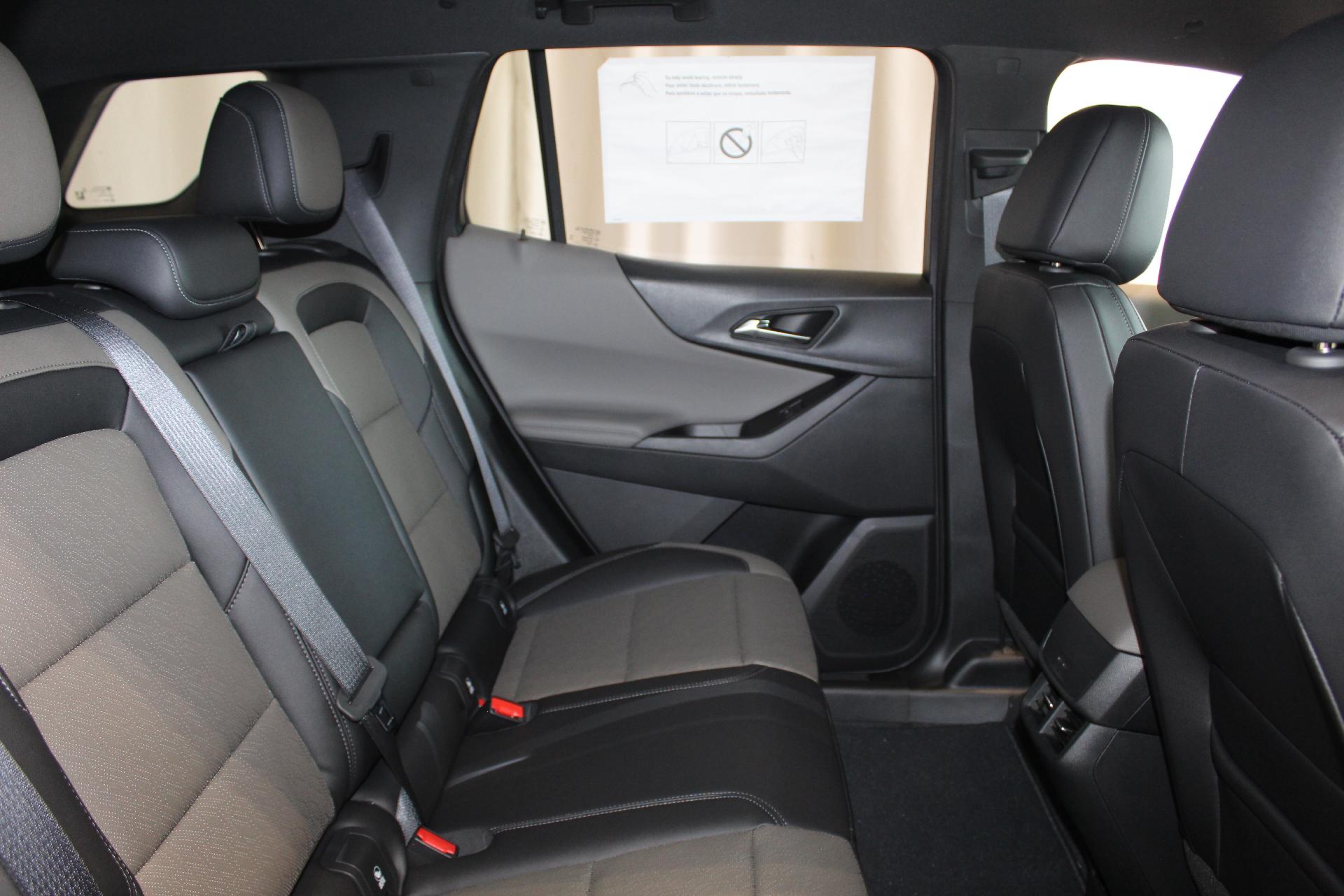 2025 Chevrolet Equinox Vehicle Photo in NORTHAMPTON, MA 01060-1120