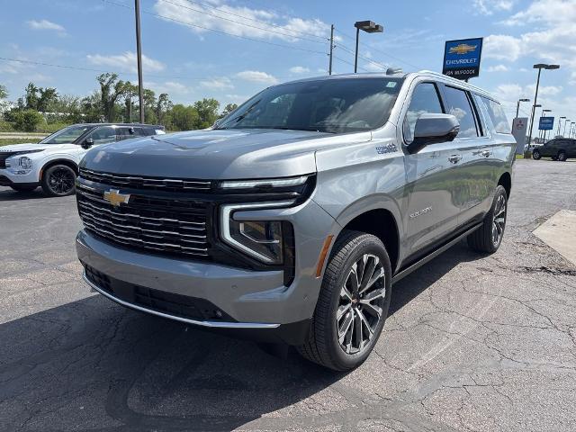 2025 Chevrolet Suburban Vehicle Photo in MANHATTAN, KS 66502-5036
