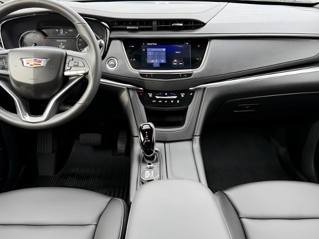 2024 Cadillac XT6 Vehicle Photo in GREEN BAY, WI 54303-3330