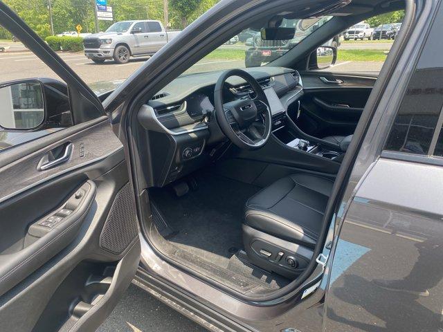 2025 Jeep Grand Cherokee L Vehicle Photo in Doylsetown, PA 18901