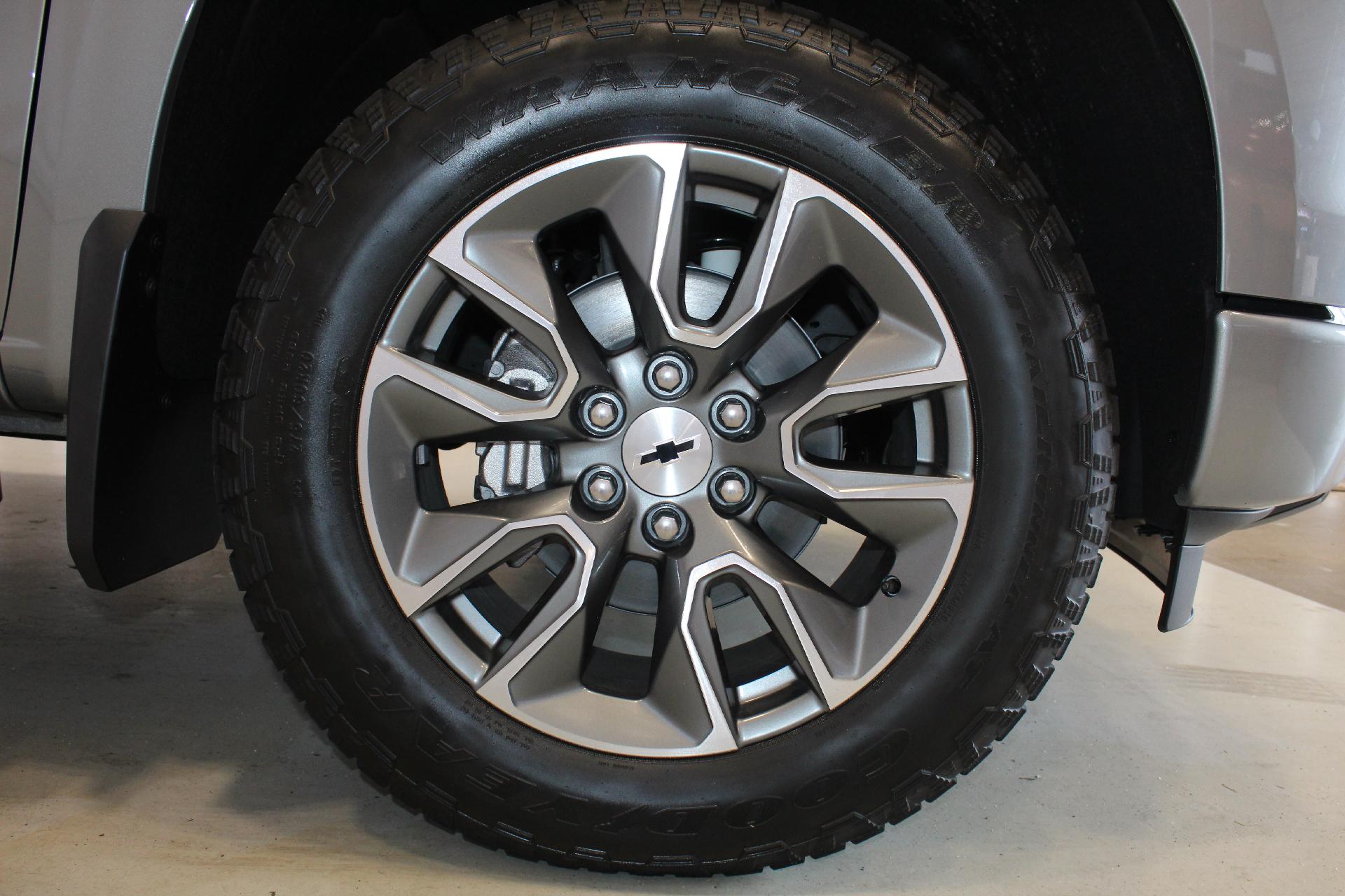 2025 Chevrolet Silverado 1500 Vehicle Photo in NORTHAMPTON, MA 01060-1120