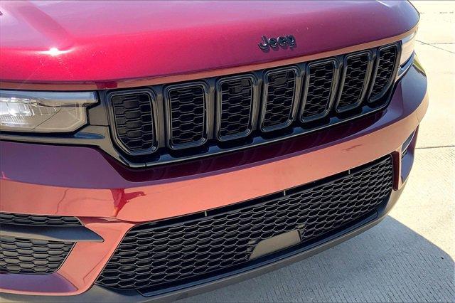 2023 Jeep Grand Cherokee Vehicle Photo in TOPEKA, KS 66609-0000