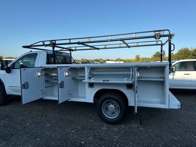 2024 GMC Sierra 3500 HD Chassis Cab Vehicle Photo in MEDINA, OH 44256-9631