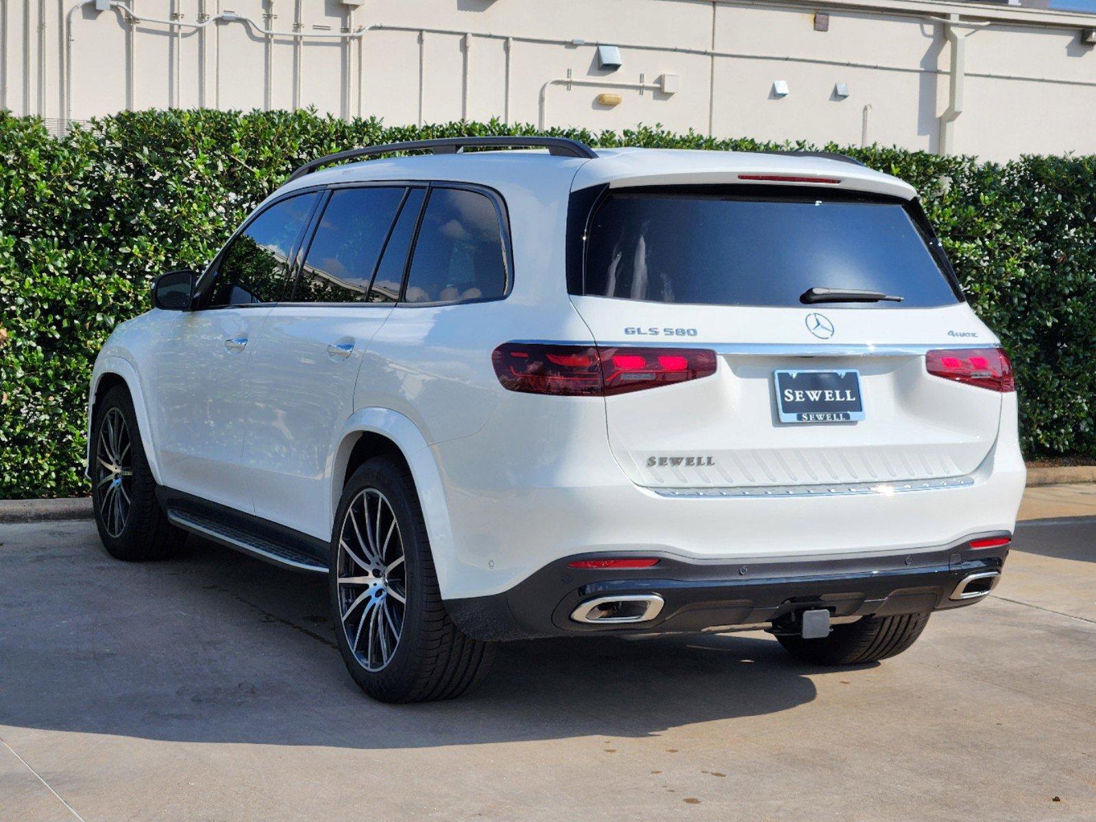 2025 Mercedes-Benz GLS Vehicle Photo in HOUSTON, TX 77079