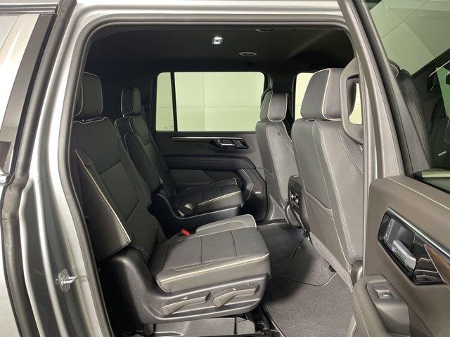 2025 Chevrolet Suburban Vehicle Photo in PHOENIX, AZ 85014-3381