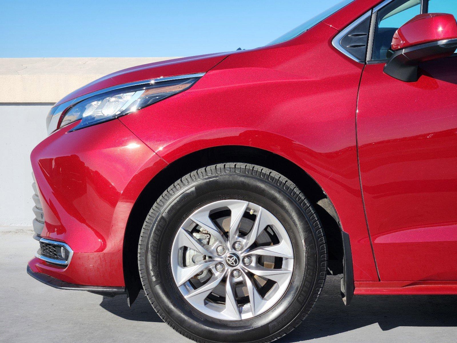 2022 Toyota Sienna Vehicle Photo in DALLAS, TX 75209