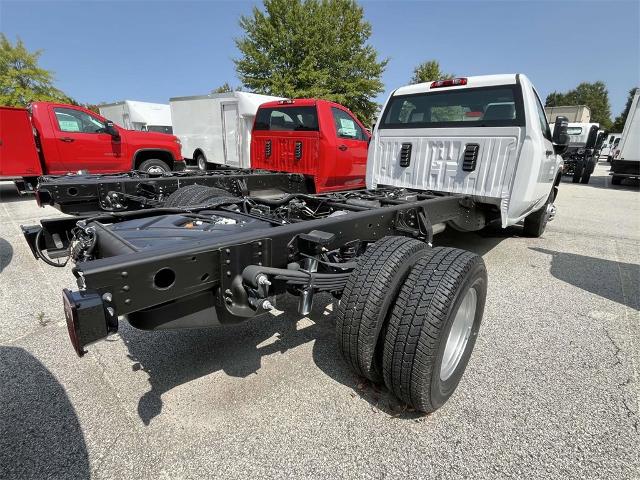 2024 Chevrolet Silverado 3500 HD Chassis Cab Vehicle Photo in ALCOA, TN 37701-3235