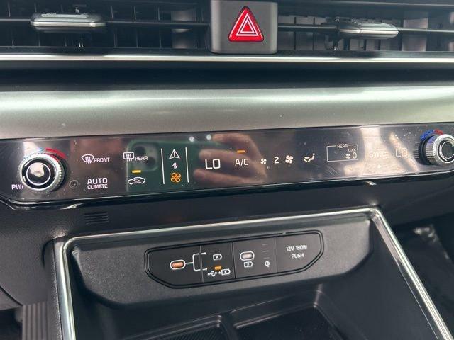 2025 Kia Carnival Vehicle Photo in MEDINA, OH 44256-9631