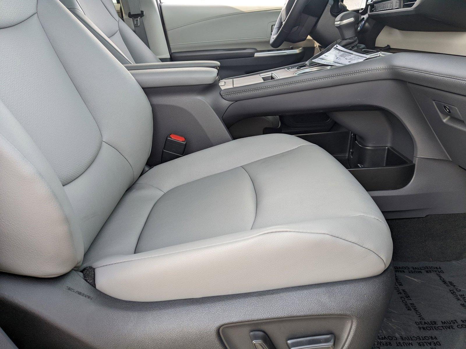 2024 Toyota Sienna Vehicle Photo in ORLANDO, FL 32808-7998