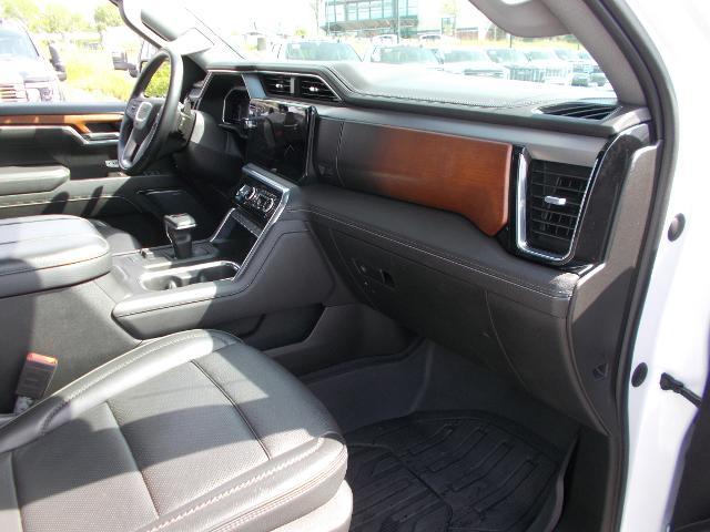 2023 GMC Sierra 1500 Vehicle Photo in LOWELL, MA 01852-4336