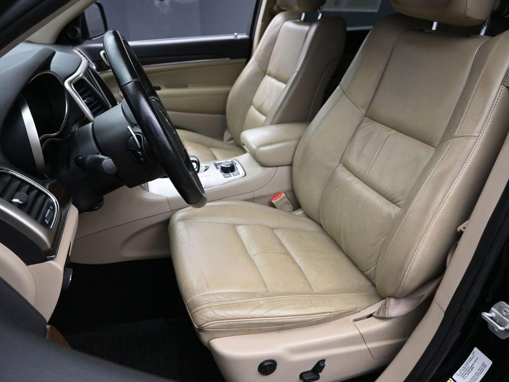 2015 Jeep Grand Cherokee Vehicle Photo in Marion, IA 52302