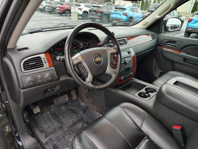 2012 Chevrolet Suburban LT photo 25