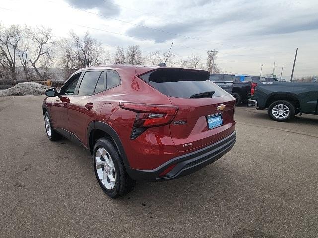 2024 Chevrolet Trax Vehicle Photo in ENGLEWOOD, CO 80113-6708