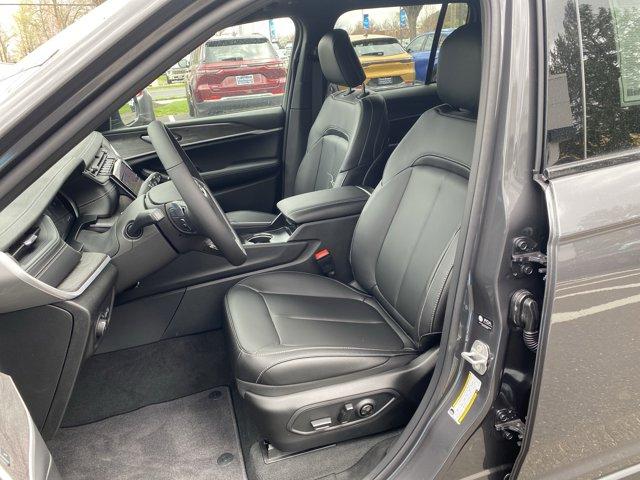 2025 Jeep Grand Cherokee Vehicle Photo in Doylsetown, PA 18901