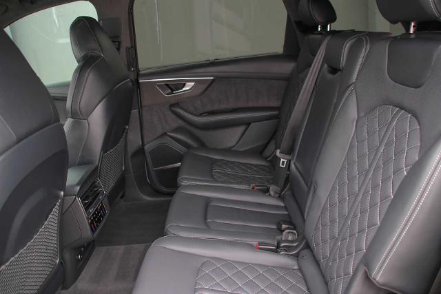 2024 Audi SQ7 Vehicle Photo in SUGAR LAND, TX 77478