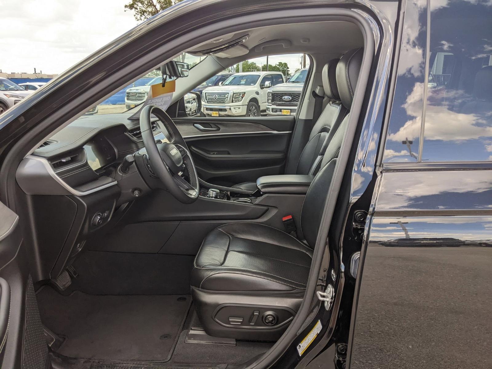 2023 Jeep Grand Cherokee Vehicle Photo in Seguin, TX 78155