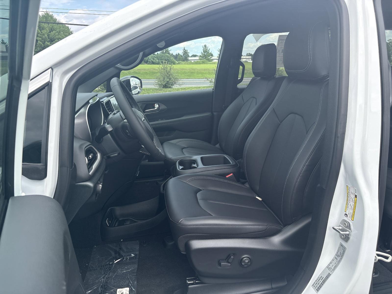2025 Chrysler Voyager Vehicle Photo in Mechanicsburg, PA 17050-1707