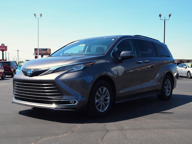 2023 Toyota Sienna Vehicle Photo in MADISON, IN 47250-1611