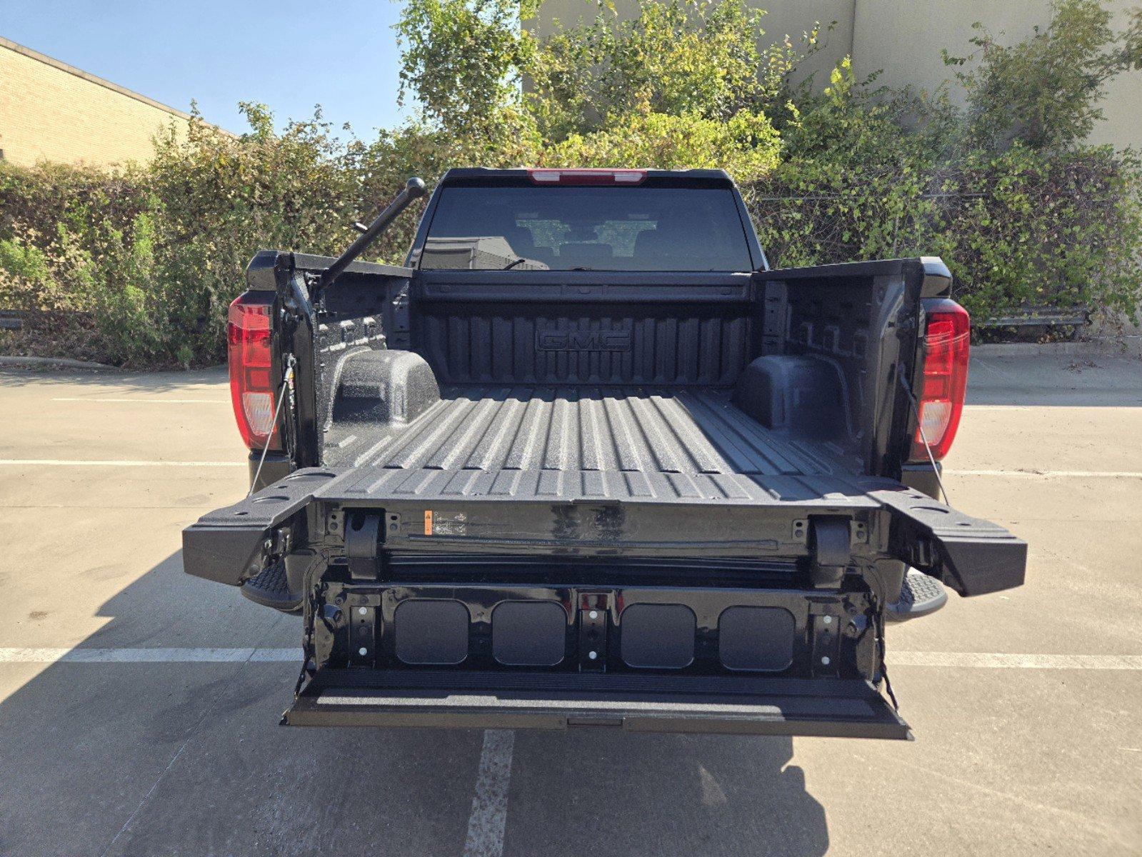 2024 GMC Sierra 1500 Vehicle Photo in DALLAS, TX 75209-3016