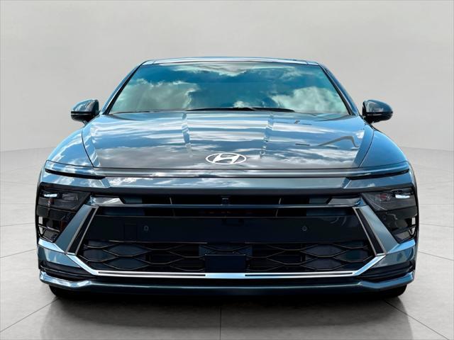 2025 Hyundai SONATA Hybrid Vehicle Photo in Green Bay, WI 54304