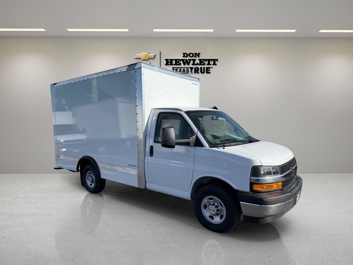 2024 Chevrolet Express Cutaway 3500 Vehicle Photo in GEORGETOWN, TX 78626-7508