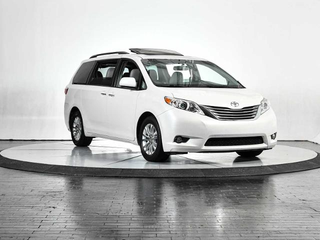 2016 Toyota Sienna Vehicle Photo in DALLAS, TX 75235