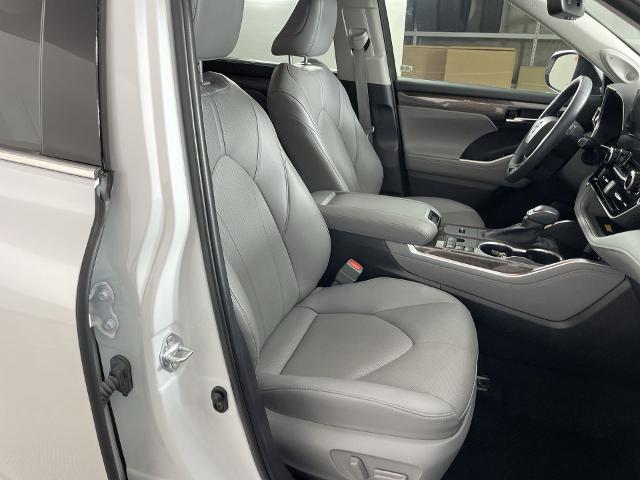 2024 Toyota Highlander Vehicle Photo in GILBERT, AZ 85297-0402
