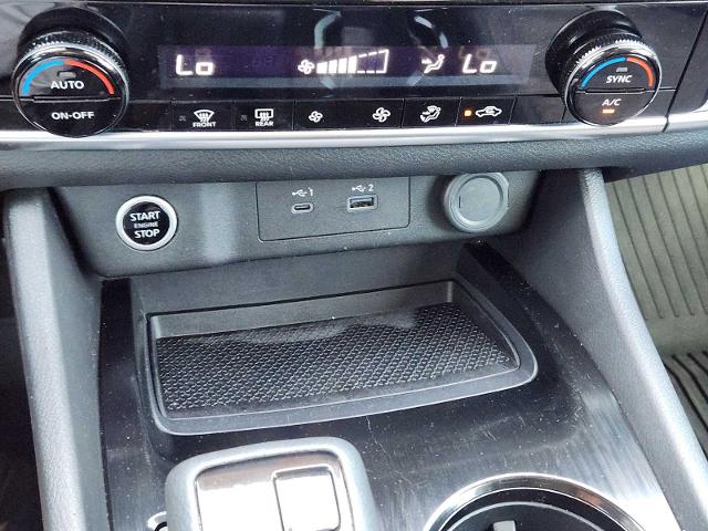 2022 Nissan Rogue Vehicle Photo in DENTON, TX 76210-9321