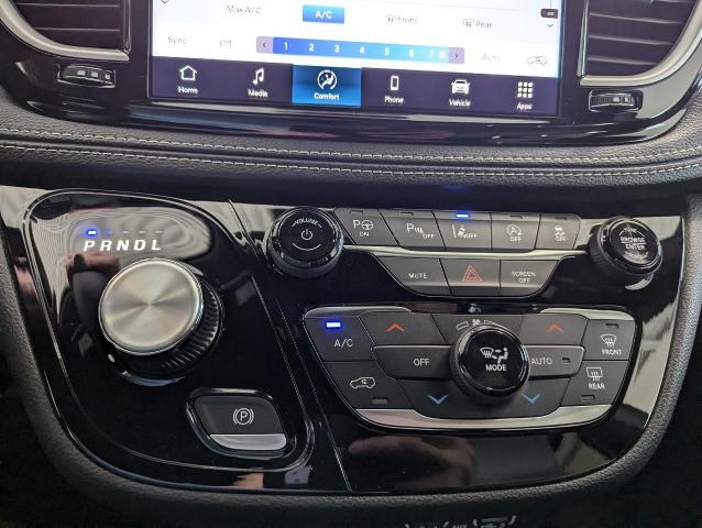 2025 Chrysler Pacifica Vehicle Photo in Oshkosh, WI 54901