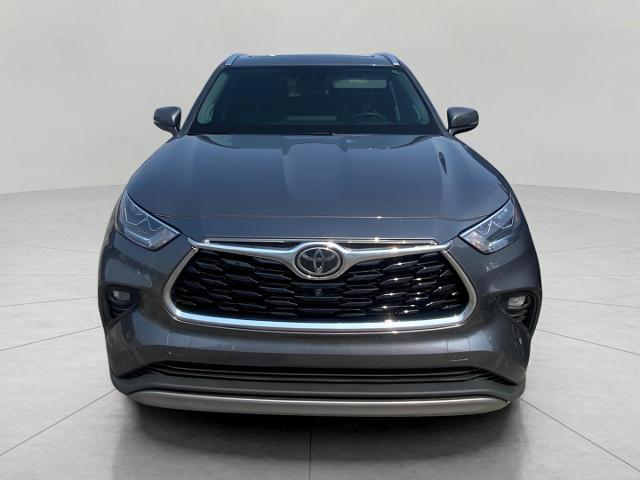 2022 Toyota Highlander Vehicle Photo in APPLETON, WI 54914-8833