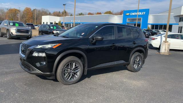 2021 Nissan Rogue Vehicle Photo in MOON TOWNSHIP, PA 15108-2571