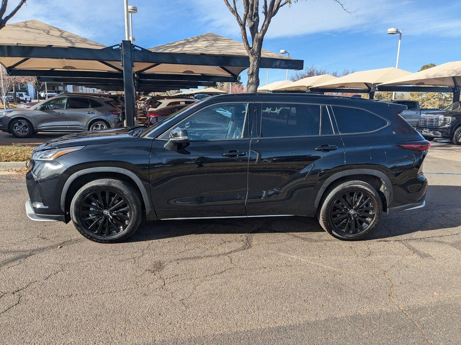 2024 Toyota Highlander Vehicle Photo in LONE TREE, CO 80124-2750