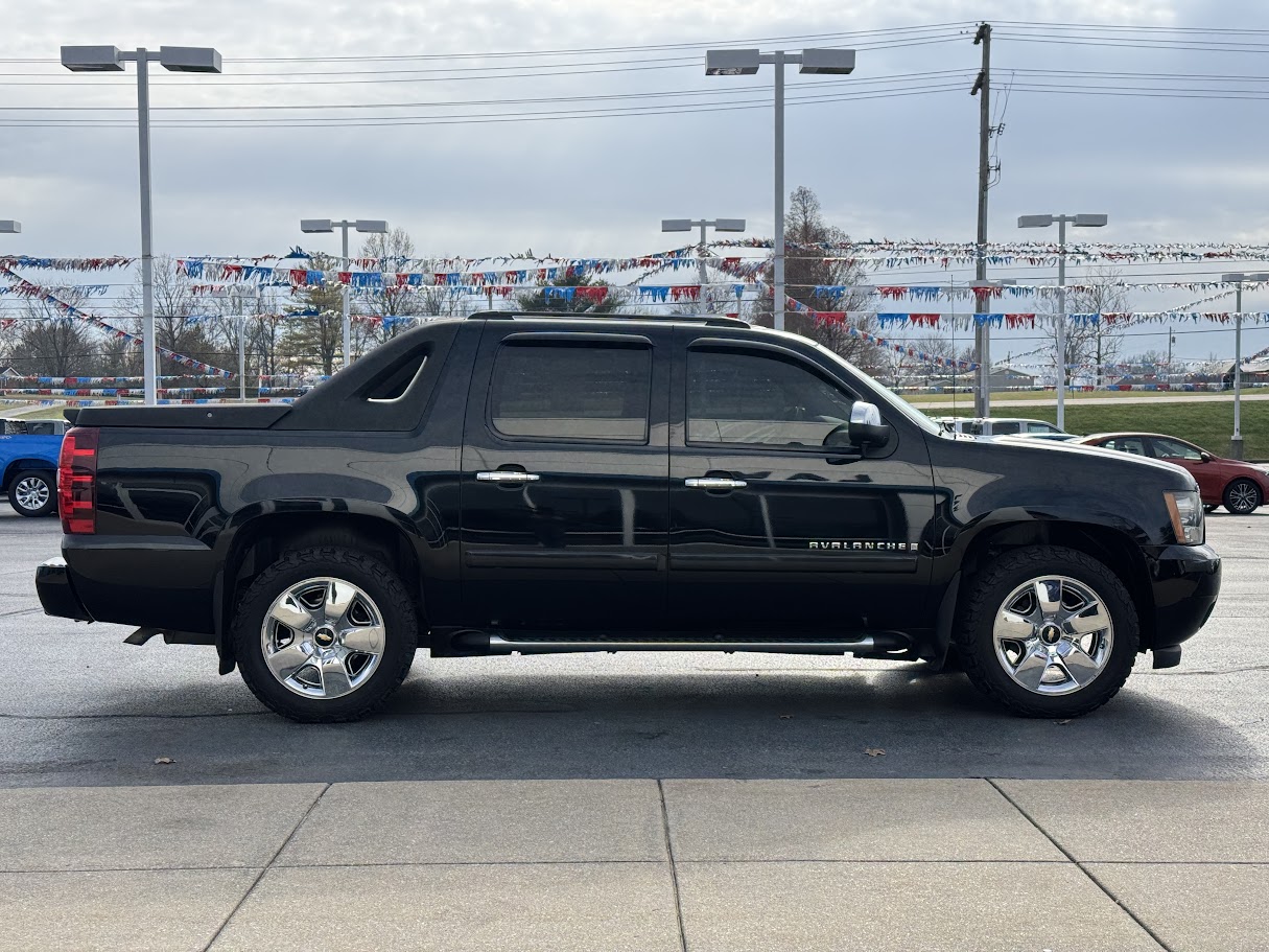 2008 Chevrolet Avalanche Vehicle Photo in BOONVILLE, IN 47601-9633