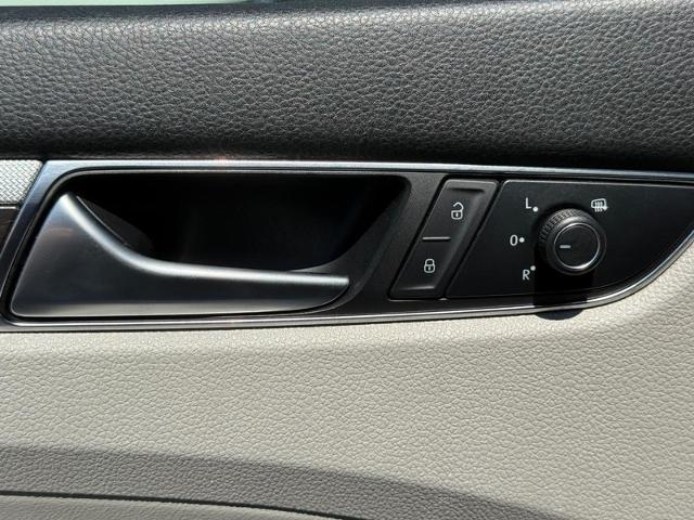 2016 Volkswagen Passat Vehicle Photo in COLUMBIA, MO 65203-3903