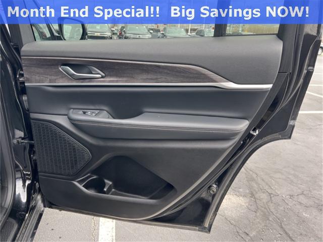 2023 Jeep Grand Cherokee L Vehicle Photo in GREEN BAY, WI 54304-5303