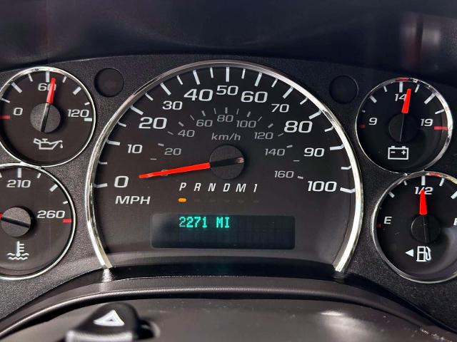 2023 GMC Savana Cargo Van Vehicle Photo in Roslyn, NY 11576